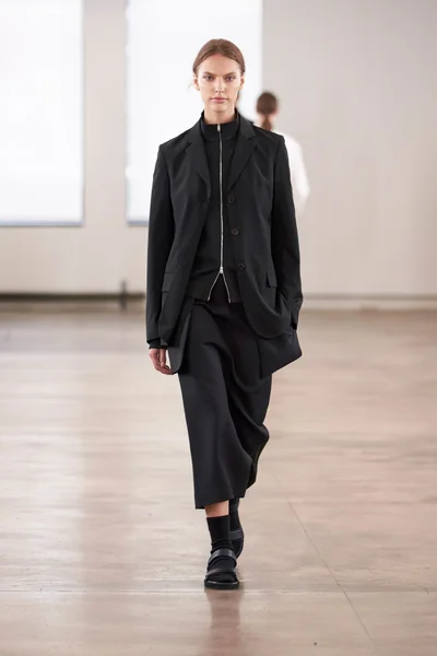 Look 15